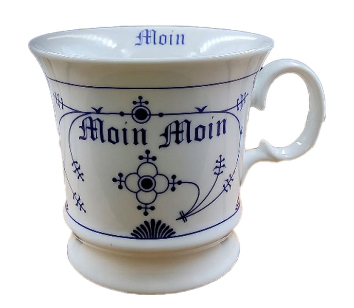 Porzellantasse mit indisch blauer Schrift und traditionellen Verzierungen im klassischen Stil