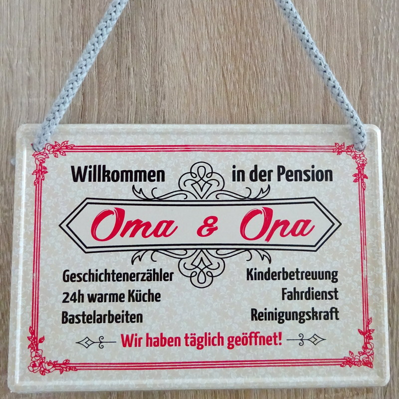 Hängeschild Willkommen in der Pension Oma & Opa - 16,5x11,5 cm