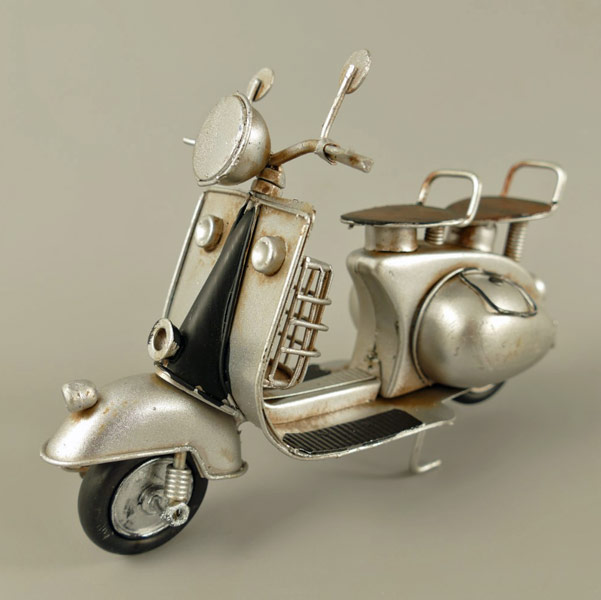 Motorroller Vespa Scooter Blechmodell silber - 17 cm