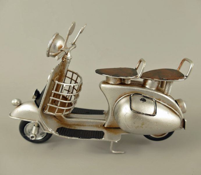 Motorroller Vespa Scooter Blechmodell silber - 17 cm