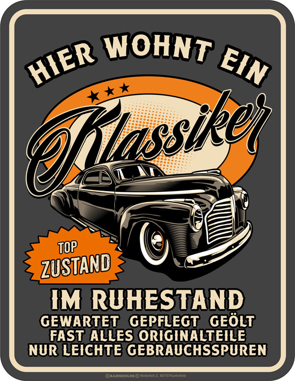 Blechschild Hier wohnt ein Klassiker im Ruhestand - RAHMENLOS® - 17x22 cm