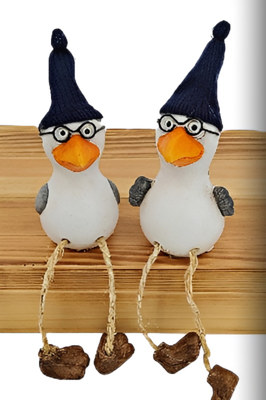 Kantenhocker Möwe mit gestrickter Pudelmütze, Brille und Bommelbeine - 2er Set - Keramik 13 cm