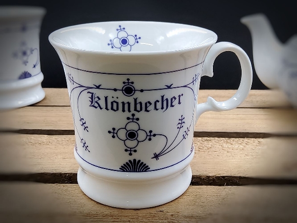 Teetasse Klönbecher im Muster Indisch Blau mit Schrift und filigranen blauen Verzierungen