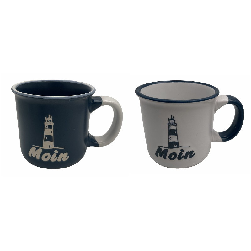 Tasse mit Leuchtturmmotiv und Moin‑Schrift im nordischen Stil, in Blau oder Grau erhältlich