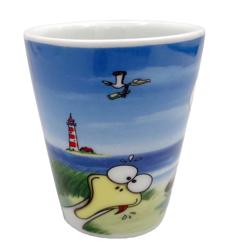 Weißer Porzellan‑Eierbecher mit zwei Möwen, Glas und heiterem Spruch im typischen Hösti‑Look